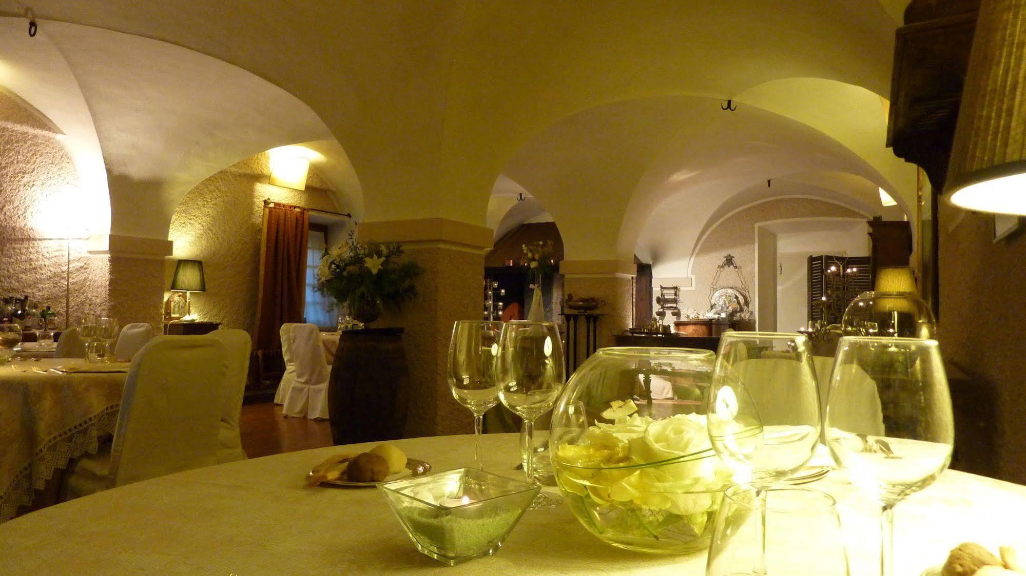 Отель Relais Del Castello Di Oviglio Экстерьер фото